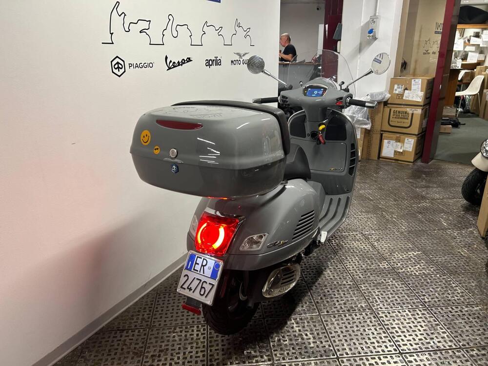 Vespa GTS 300 Hpe Super Tech (2019) (3)