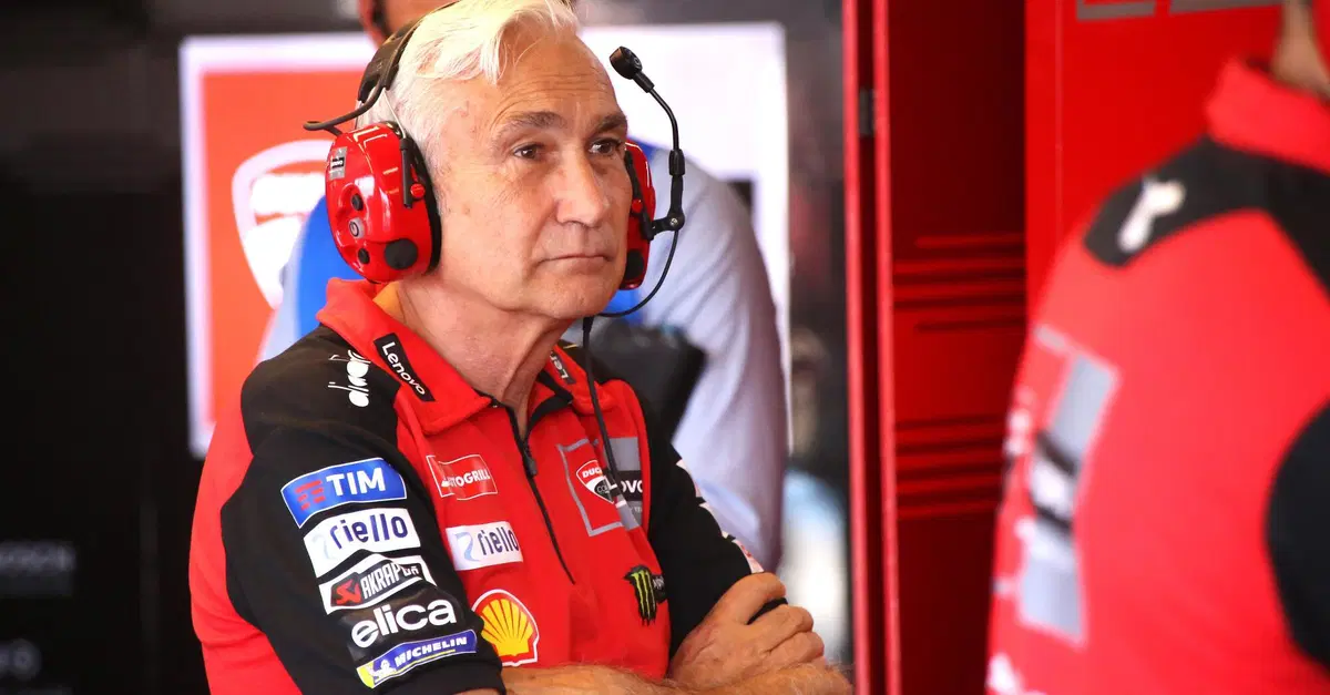 MotoGP 2025. GP della Catalogna. Davide Tardozzi: "C'&egrave; delusione da parte nostra e da parte di Pecco, ci manca almeno mezzo secondo" [VIDEO]