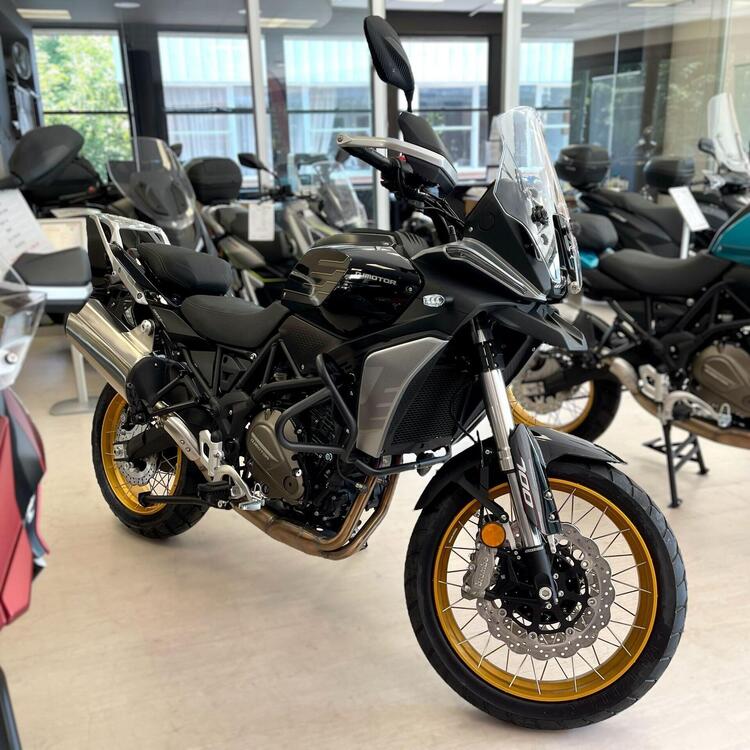 QJ Motor SRT 700 SX (2025)