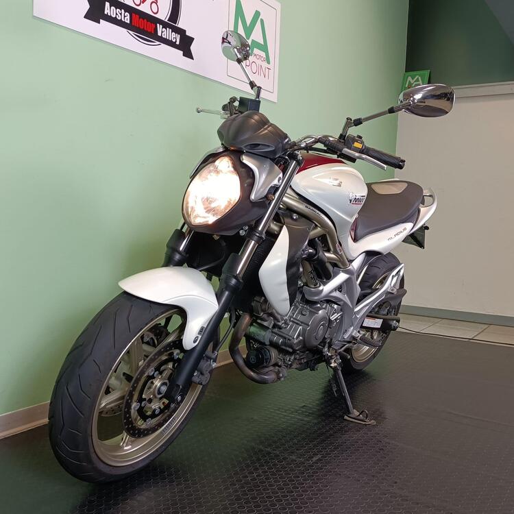 Suzuki Gladius 650 SFV (2009 - 15) (5)