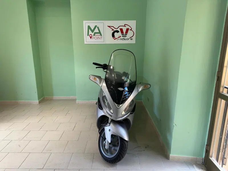 Malaguti Madison 150 4T (3)