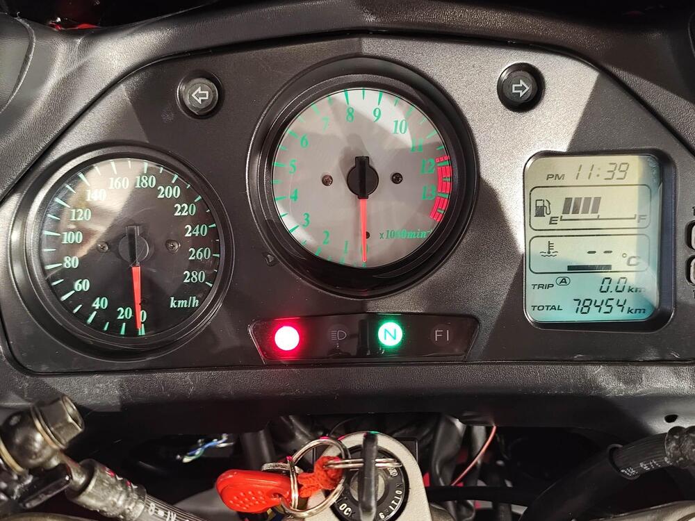 Honda VFR 800 (1998 - 01) (5)