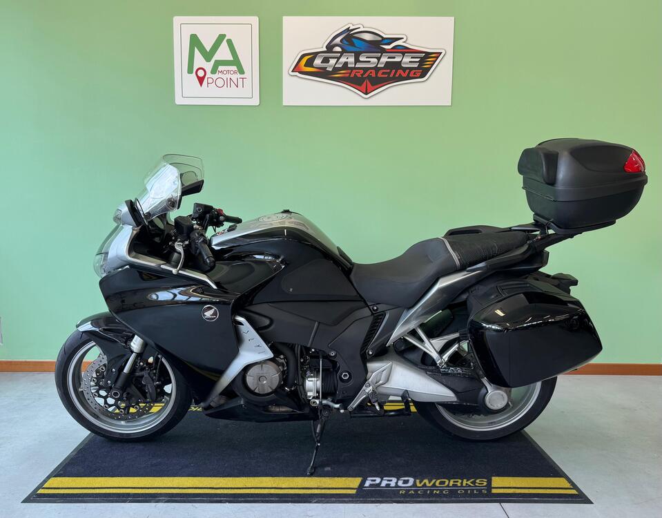 Honda VFR 1200 F ABS (2009 - 16) (2)