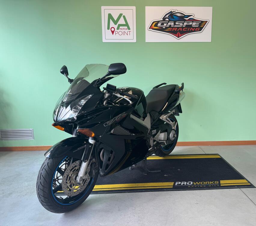 Honda VFR 800 (2002 - 05) (3)