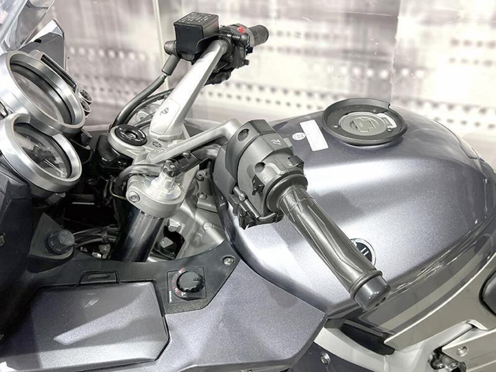 Yamaha FJR 1300 ABS (2005 - 06) (4)