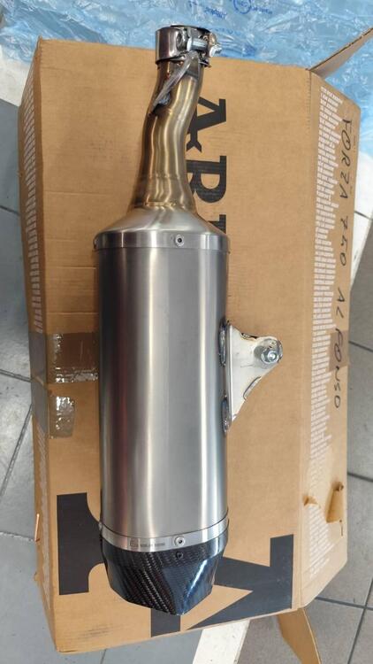 Terminale Arrow in Titanio per HONDA FORZA 750 (2)