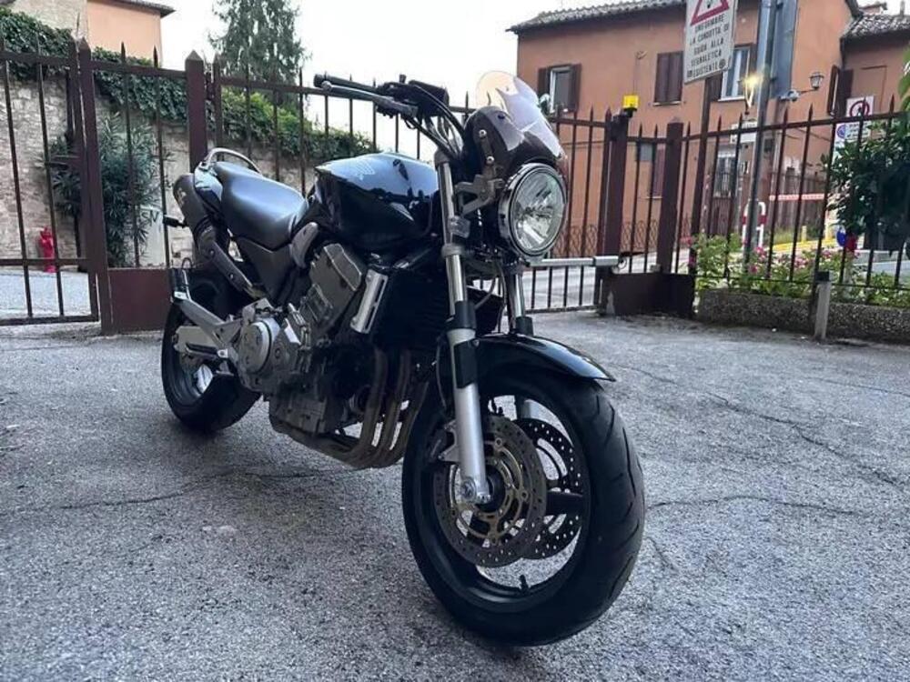 Honda Hornet 900 (3)