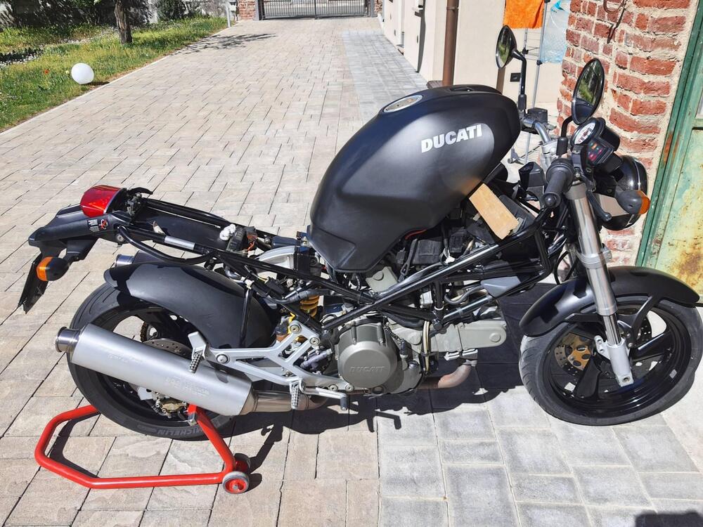 Ducati Monster 600 Dark (1998 - 01) (5)