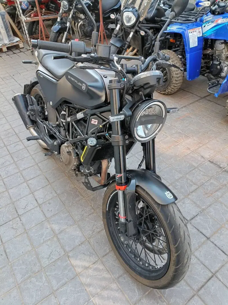 Husqvarna Svartpilen 125 (2021 - 23) (7)