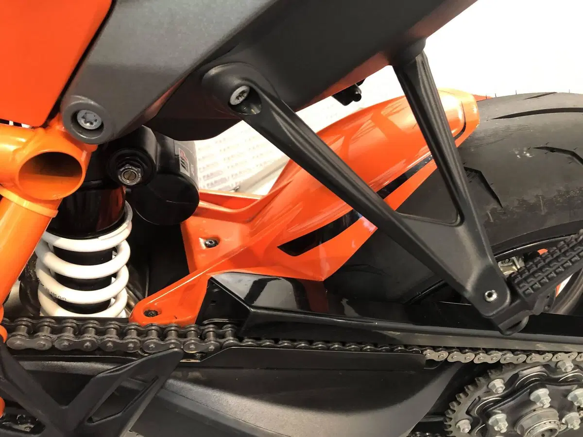 KTM 1290 Super Duke R (2020) (13)