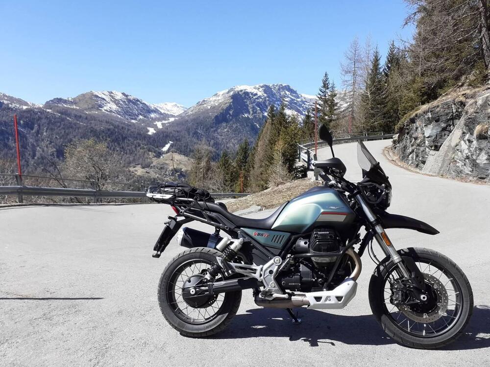 Moto Guzzi V85 TT (2021 - 23) (2)