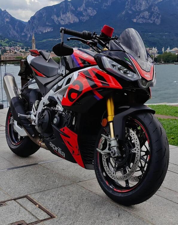 Aprilia Tuono V4 Factory (2021 - 24) (2)