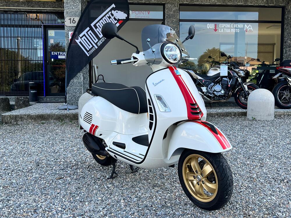 Vespa GTS 300 Super Racing Sixties Hpe (2021 - 22) (2)