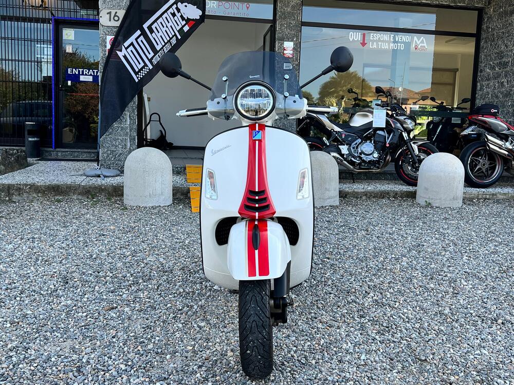 Vespa GTS 300 Super Racing Sixties Hpe (2021 - 22) (3)
