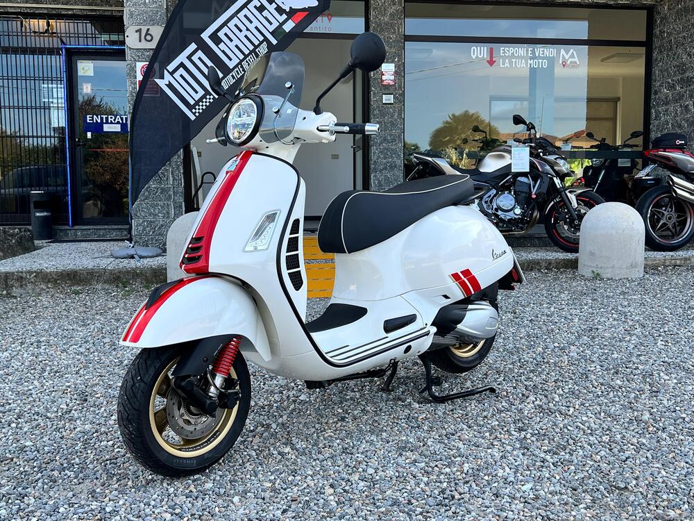 Vespa GTS 300 Super Racing Sixties Hpe (2021 - 22) (4)