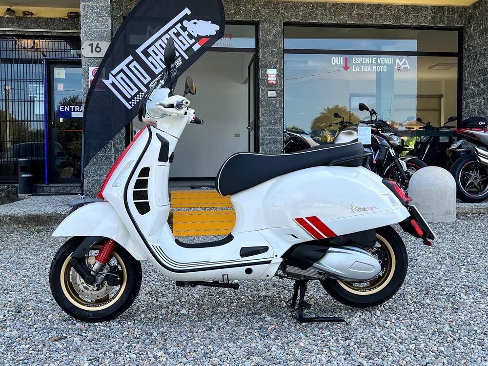 Vespa GTS 300 Super Racing Sixties Hpe (2021 - 22) (5)