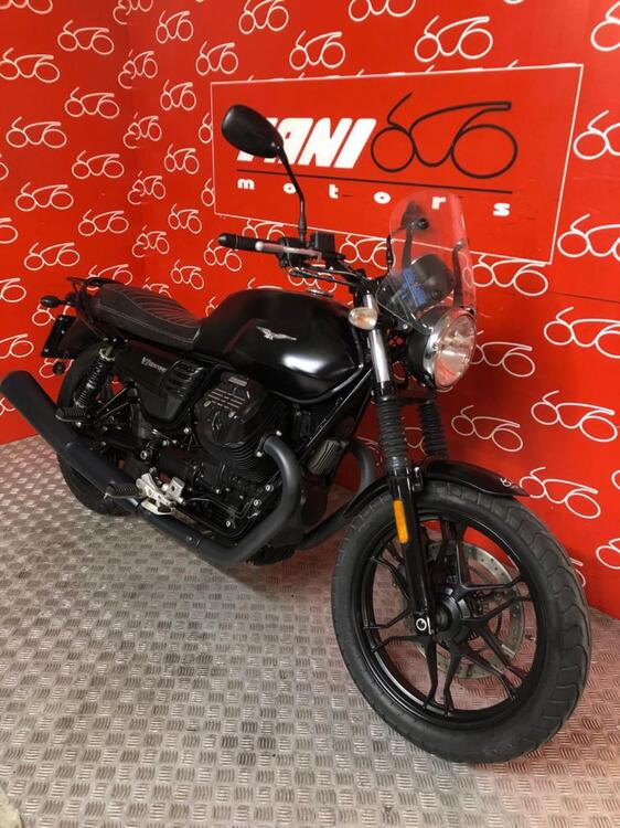 Moto Guzzi V7 III Stone (2017 - 20) (2)