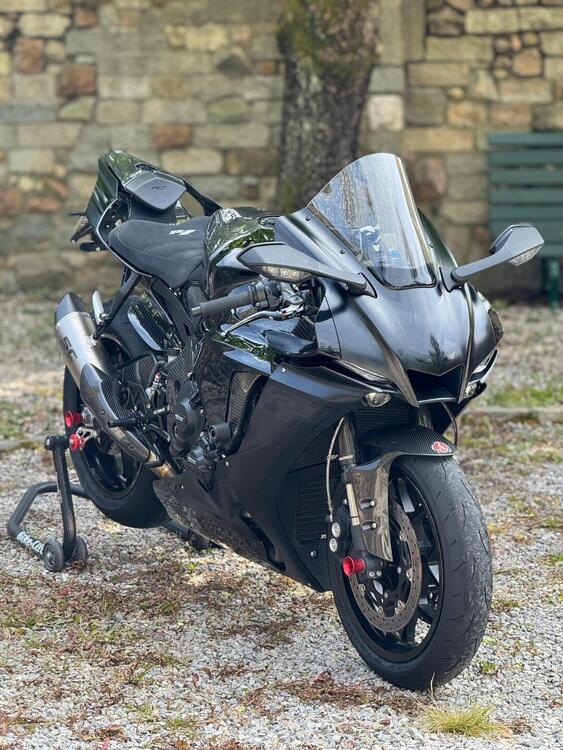 Yamaha YZF R1 (2020 - 25) (2)