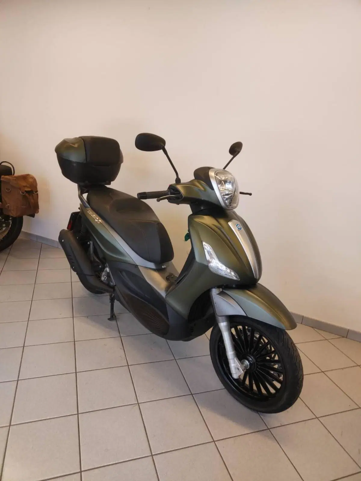 Piaggio Beverly 300 S (2021) (12)