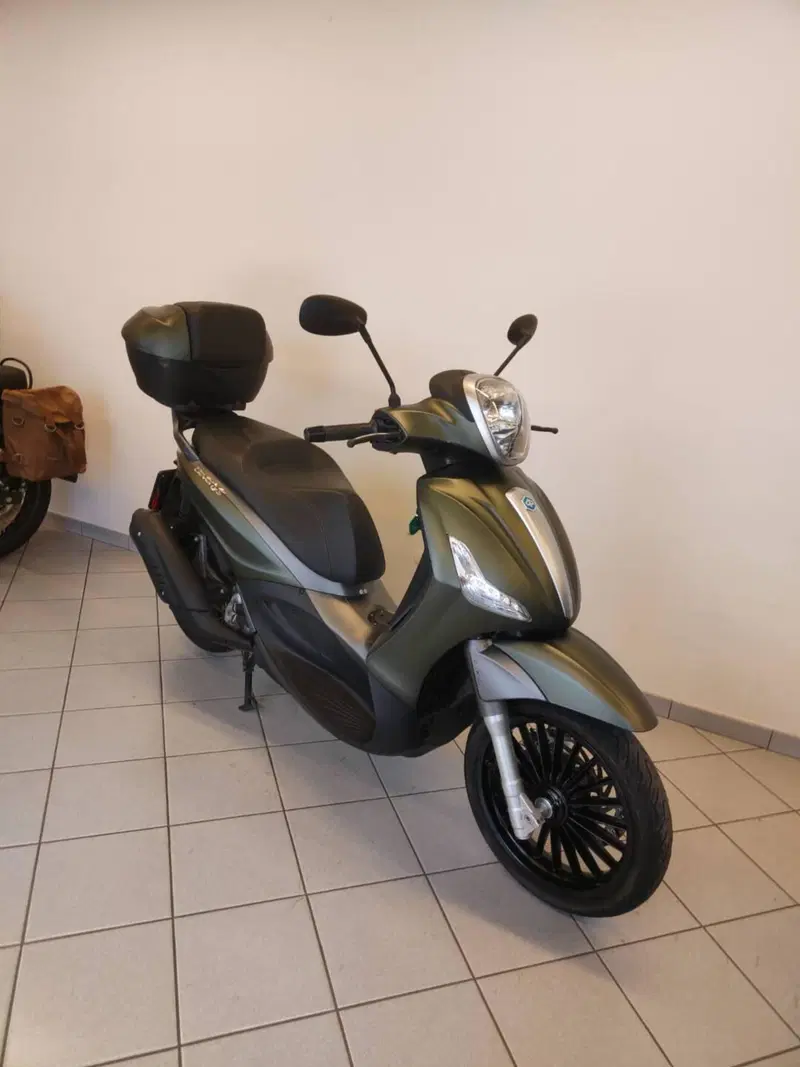 Piaggio Beverly 300 S (2021) (12)