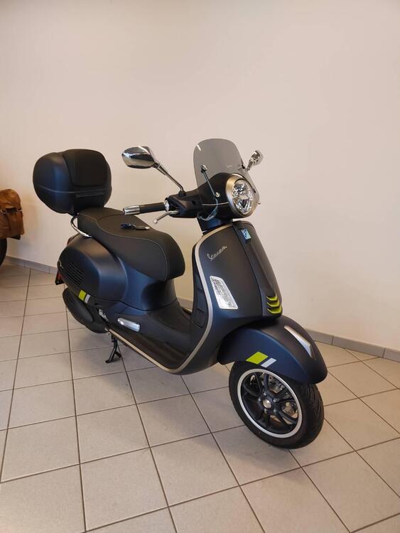 Vespa GTS 300 Super Tech (2023 - 24) (3)