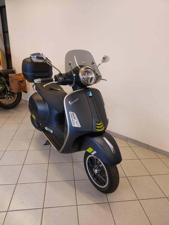 Vespa GTS 300 Super Tech (2023 - 24) (4)