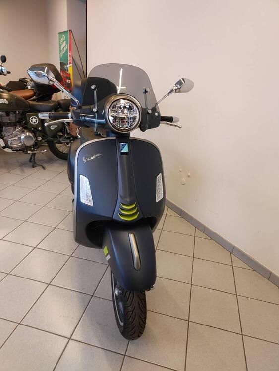 Vespa GTS 300 Super Tech (2023 - 24) (5)