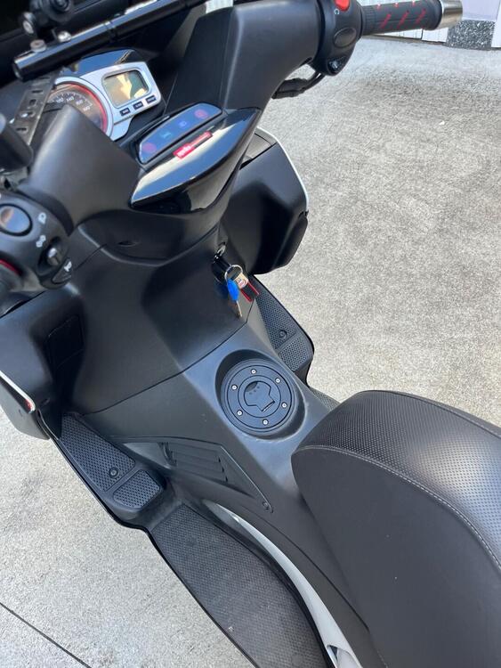 Aprilia SR Max 300 (2011 - 16) (3)