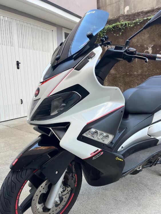 Aprilia SR Max 300 (2011 - 16) (5)