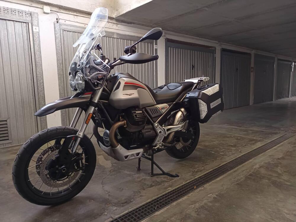 Moto Guzzi V85 TT Travel (2021 - 23) (3)