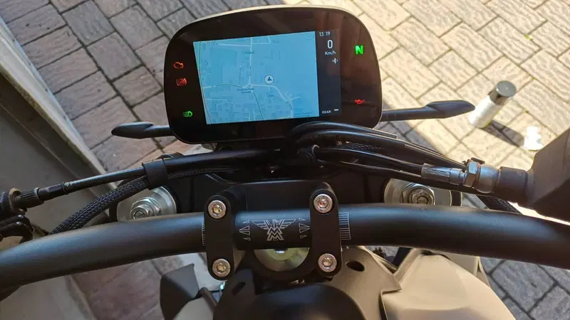 Moto Morini SEIEMMEZZO STR (2022 - 26) (3)