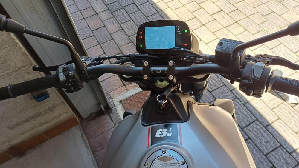 Moto Morini SEIEMMEZZO STR (2022 - 25) (5)