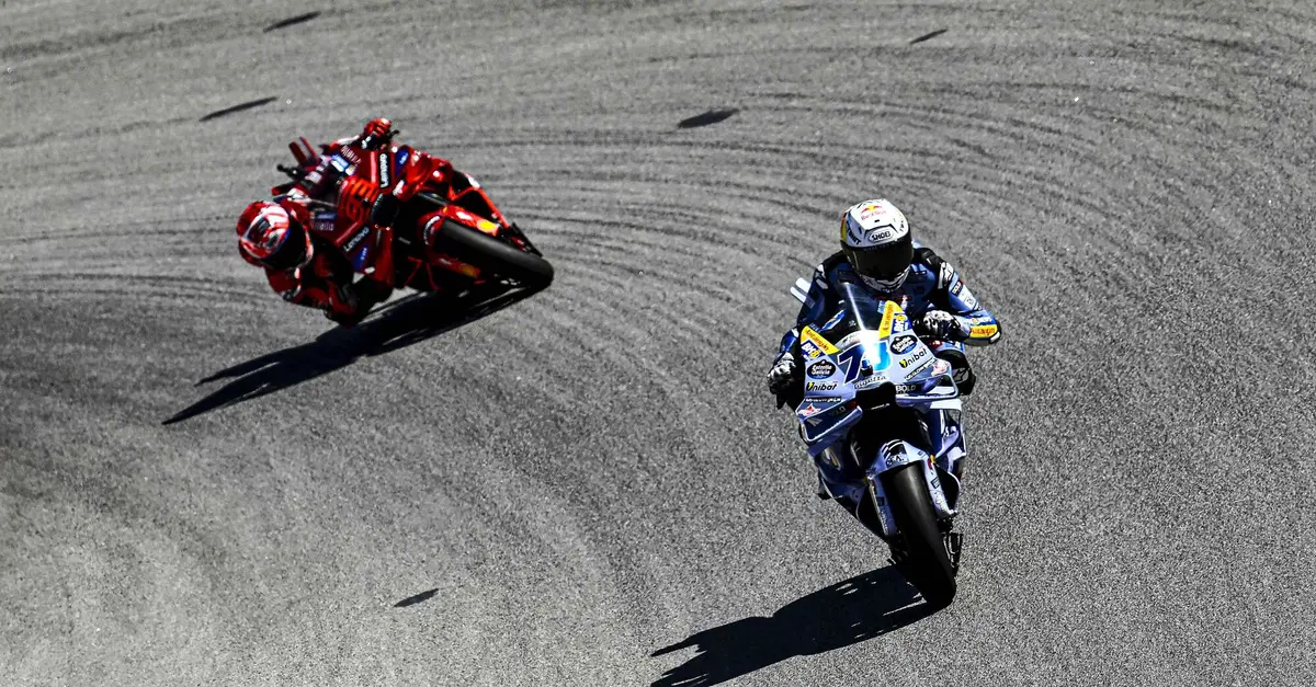 MotoGP 2025. GP della Catalogna. Gara: capolavoro Alex Marquez, si tiene dietro il fratello Marc e vince! Sul podio Enea Bastianini! [RISULTATI]