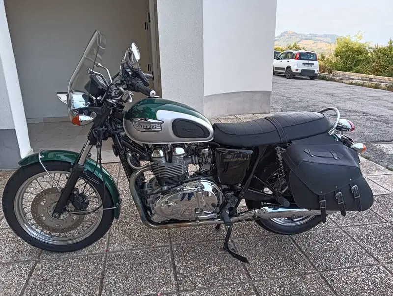 Triumph Bonneville 800 (2000 - 01) (2)