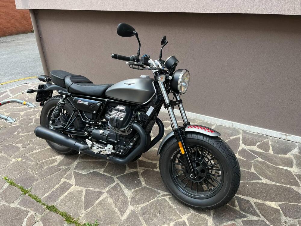 Moto Guzzi V9 Bobber (2016 - 18) (2)