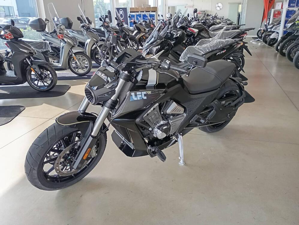 Benda Motorcycles LFC 700 (2024 - 25) (4)