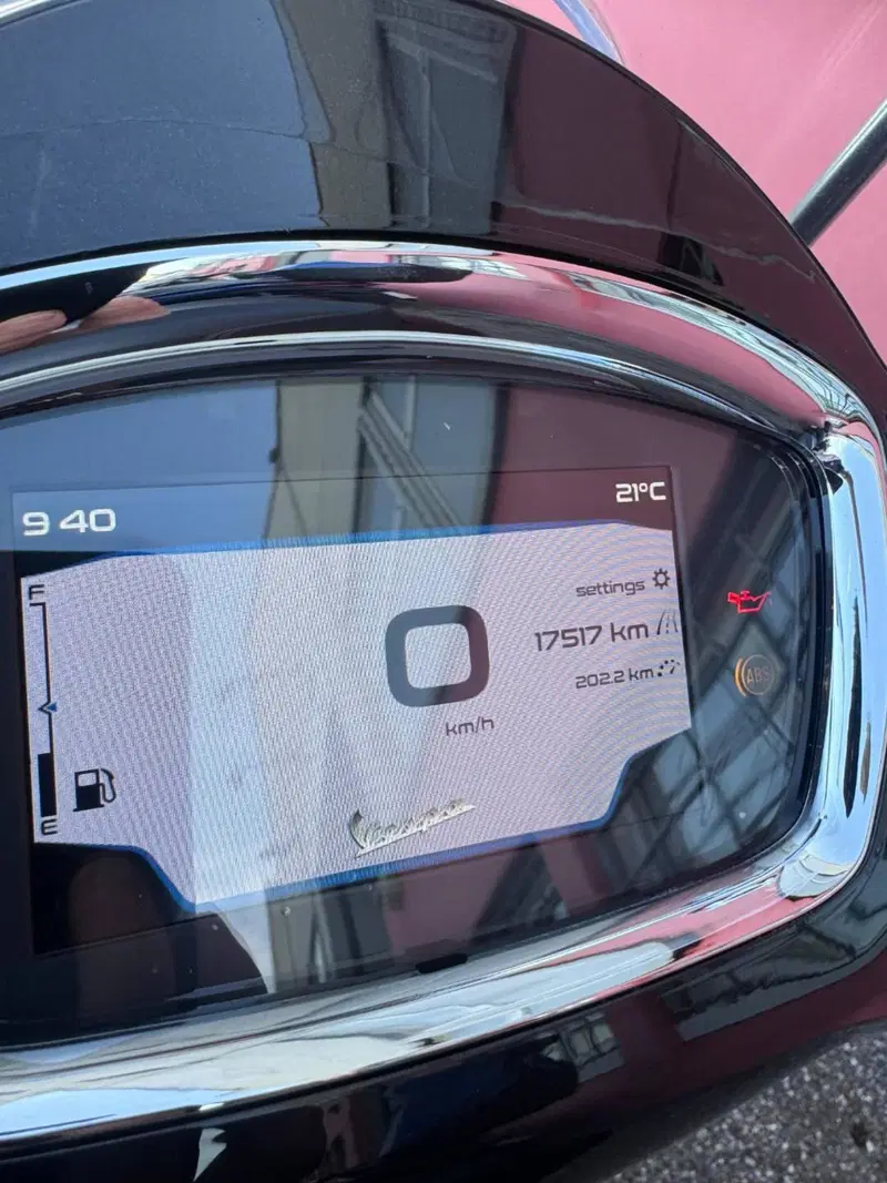 Vespa GTS 300 Supertech Hpe (2021 - 22) (15)
