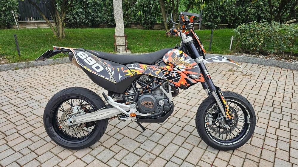 KTM 690 SMC (2008- 11) (4)