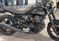 Moto Guzzi V7 Stone (2025) usata