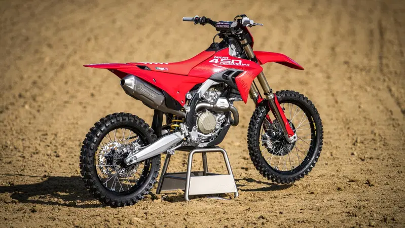 Accessori Ducati Performance per la Desmo450 MX [GALLERY]