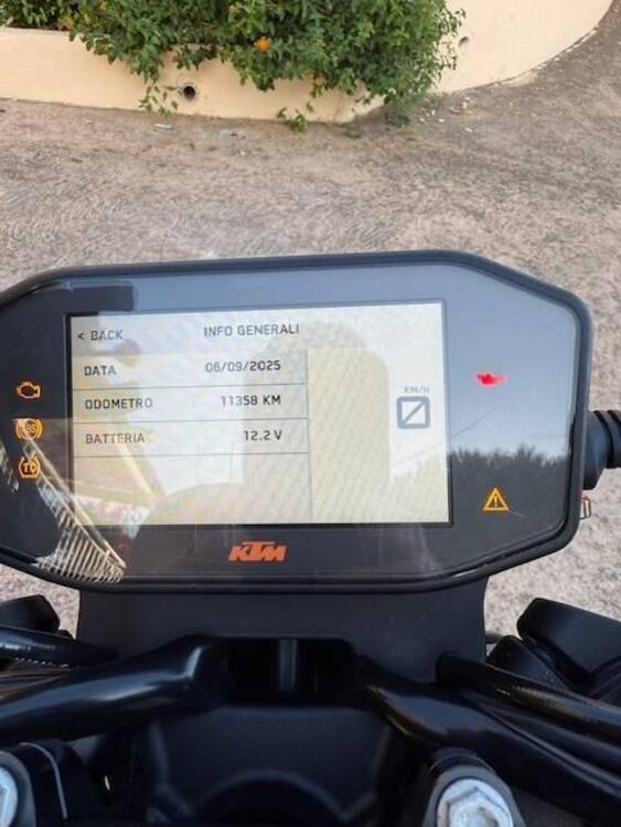 KTM 890 Duke R (2021) (2)