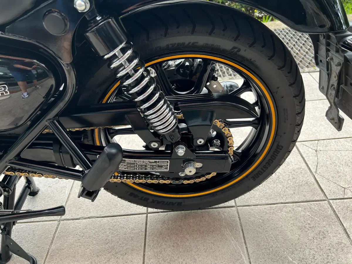 Royal Enfield Meteor 350 (2021 - 26) (16)