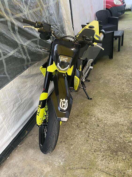 Husqvarna 701 Supermoto (2023 - 25) (2)