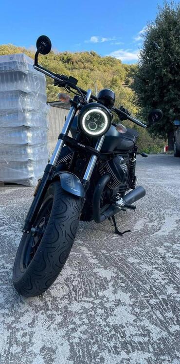 Moto Guzzi V9 Bobber (2018 - 20) (2)