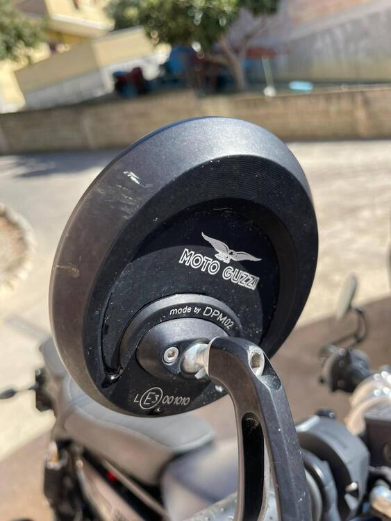 Moto Guzzi V9 Bobber (2018 - 20) (5)