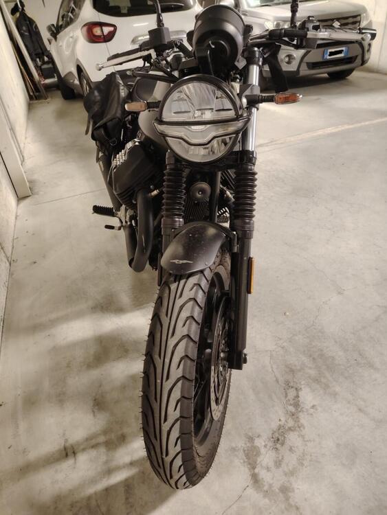 Moto Guzzi V7 Stone (2021 - 24) (3)