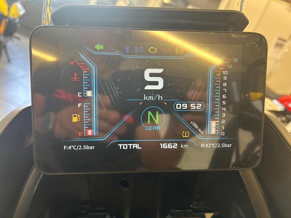 QJ Motor SVT 650 X (2025) (4)