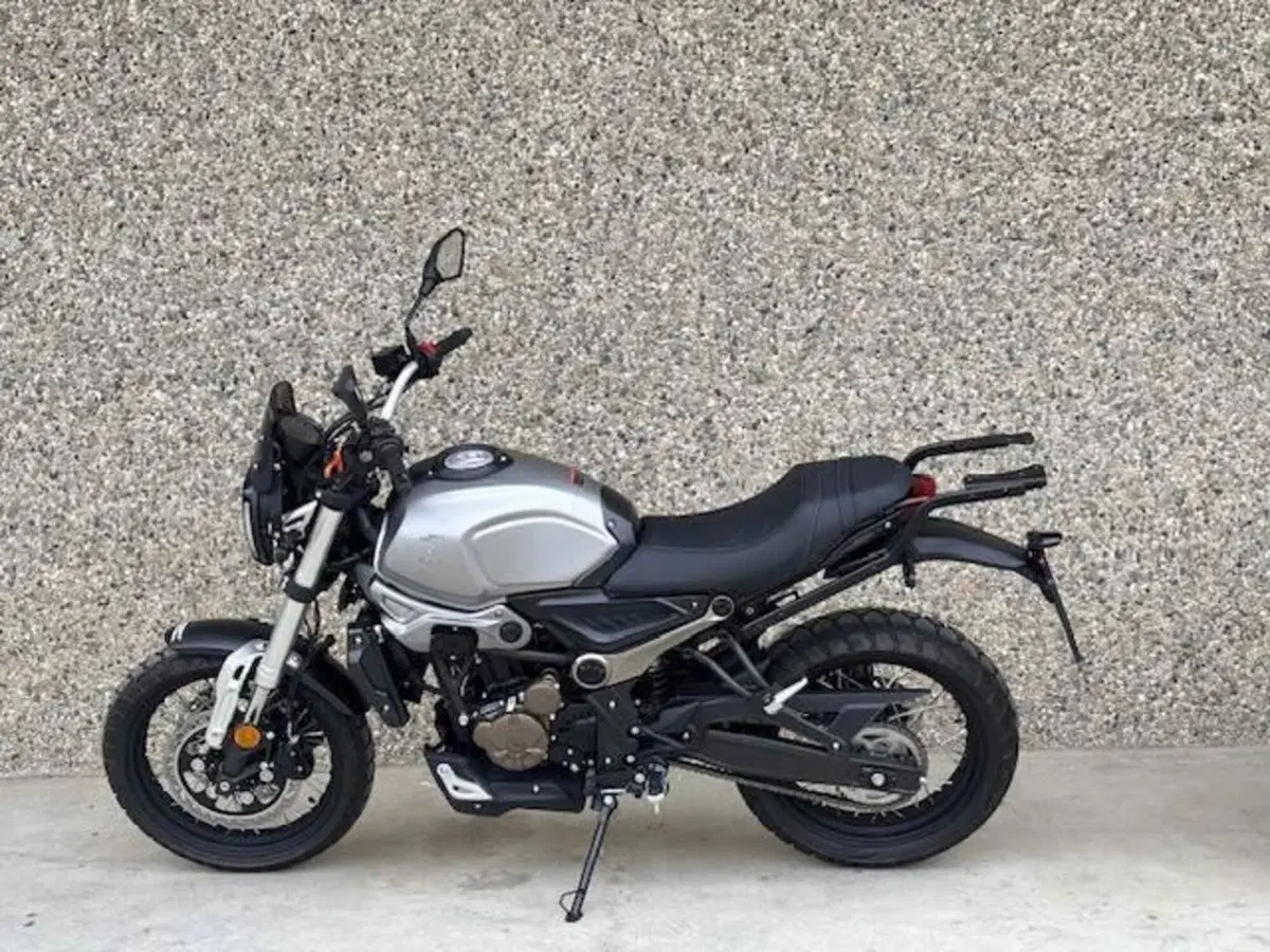Voge Trofeo 300ACX Scrambler (2021 - 26) (2)
