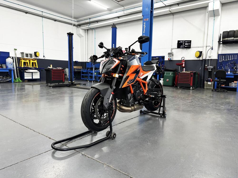 KTM 1290 Super Duke R (2020) (2)