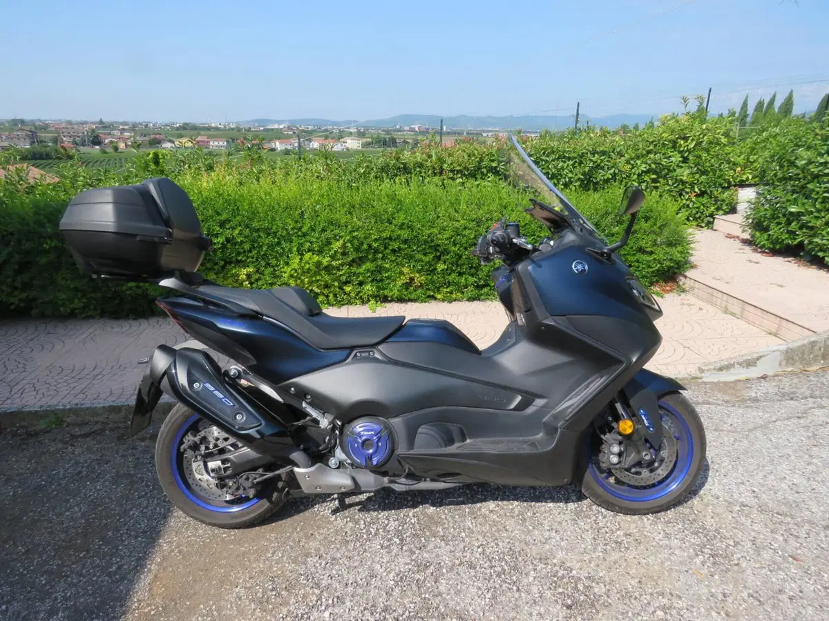 Yamaha T-Max 560 (2022 - 24)